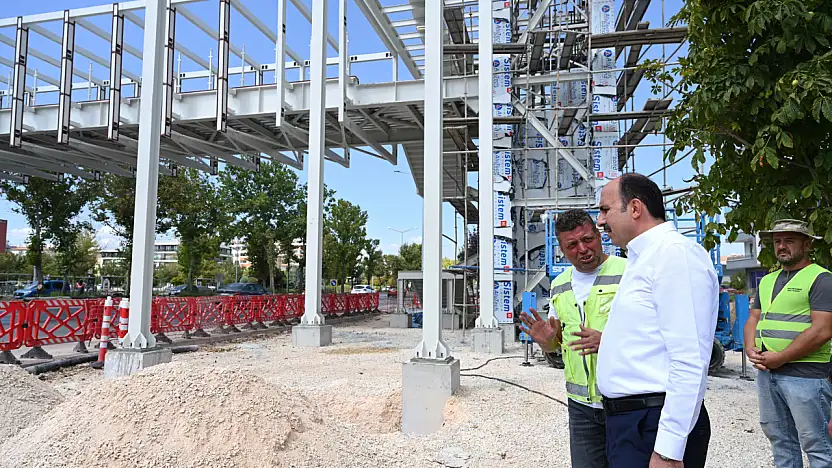 Konya'nın işlek bölgesinde yaya üst geçidinde sona gelindi!