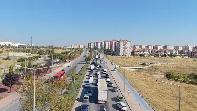 Konya'nın işlek güzergahında araç kuyruğu! Sürücüler kabusu yaşadı