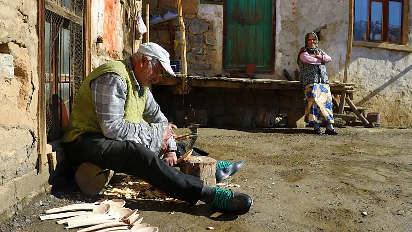 Konya'nın yarım asırlık kaşık ustası: Ata mirasını sabırla yontuyor!