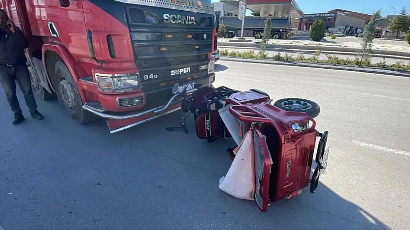 Konya plakalı araç, elektrikli bisikletle çarpıştı! Metrelerce sürüklendi