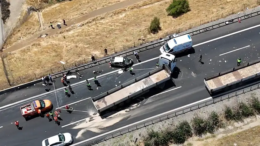 Konya plakalı aracın hurdaya döndüğü kazada dehşetin boyutu dronla görüntülendi! 2 ölü, 5 yaralı!