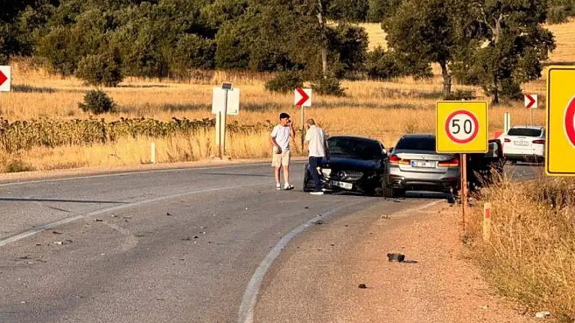 Konya yolunda 3 araç birbirine girdi! Çok sayıda yaralı var