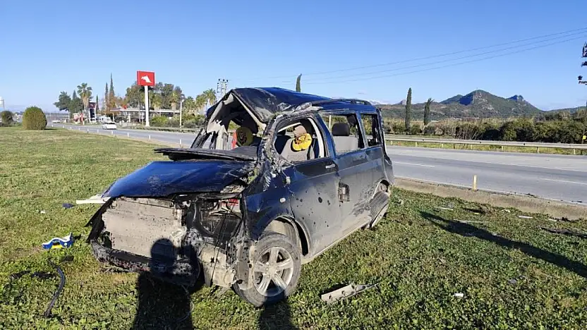 Konya yolunda can pazarı! Araç hurdaya döndü: 5 yaralı