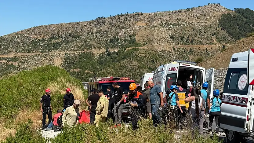 Konya yolunda katliam gibi kaza: Otomobil uçuruma yuvarlandı: 5 Ölü, 2 Yaralı!