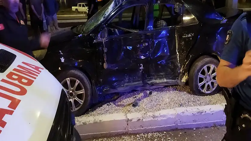 Konya yolunda yürek yakan kaza! Otomobil biçildi: 1 ölü, 1 ağır yaralı!