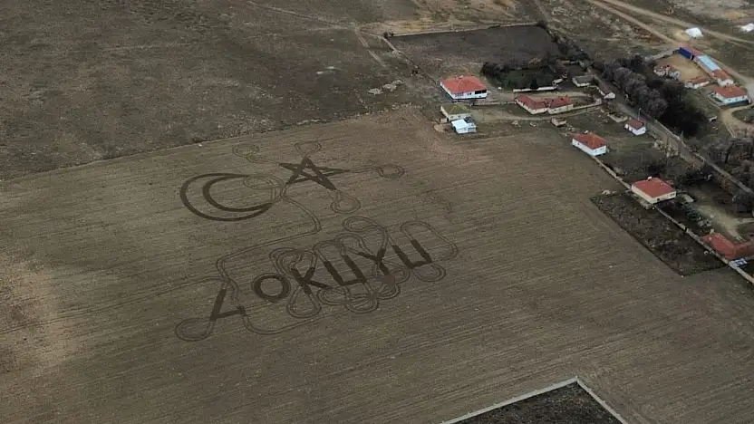 Konyalı çiftçiden görsel şölen: Tarlasına Türk Bayrağı çizdi!