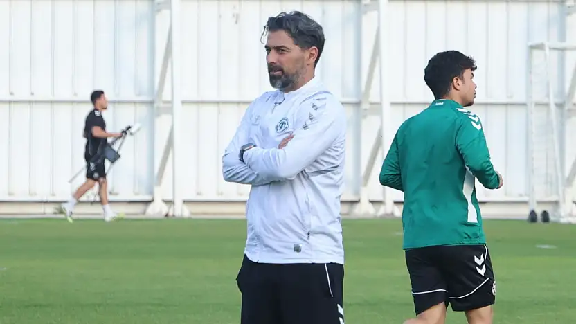 Konyaspor'da İlhan Palut'tan Jevtovic ve Enis Destan açıklaması