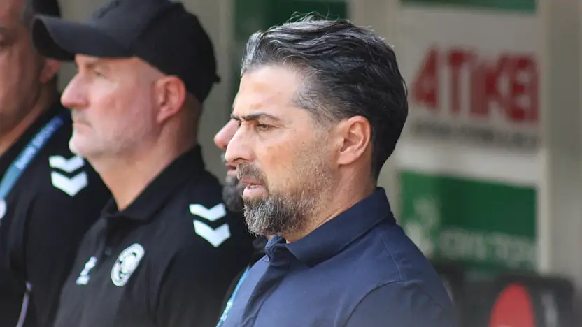 Konyaspor'da Palut'tan yayıncı kuruluşa 'kamera' serzenişi