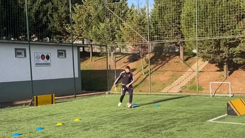 Konyaspor'un genç yatırımı antrenmanlarını tek başına sürdürüyor!