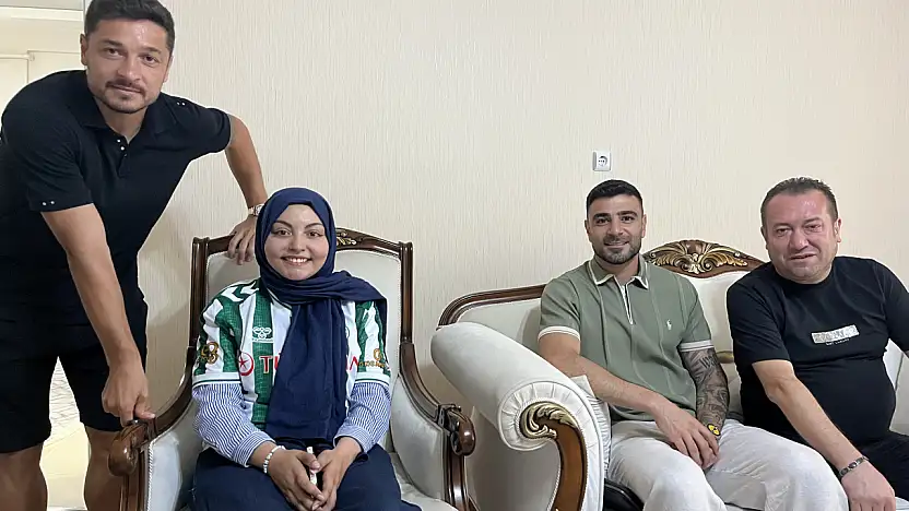 Konyasporlu yönetici ve futbolculardan yüreklere dokunan ziyaret