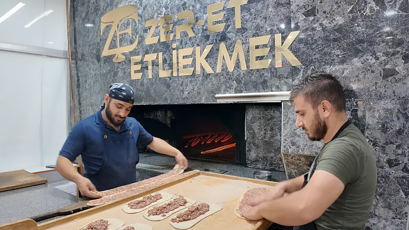Maliyetler Konya'nın vazgeçilmezini de vurdu: Zam var etliekmekten vazgeçen yok!