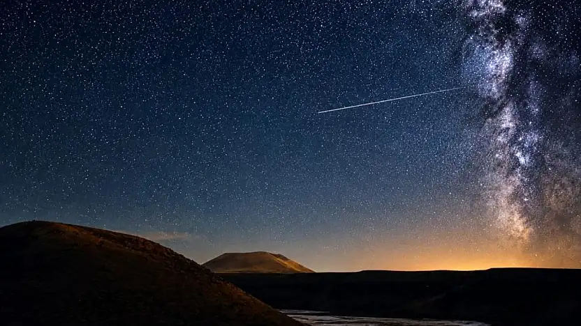 Meke Gölü'nde Perseid şöleni: Gökyüzü meteorlarla aydınlandı