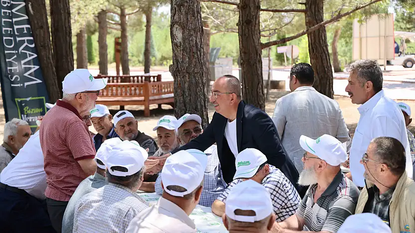 Meram'da sıcak buluşma! Büyükler gezdi, Başkan Kavuş eşlik etti