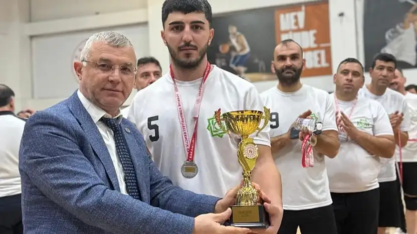 Meram'ın voleybolcularından önemli başarı! Konya'yı temsil edecekler