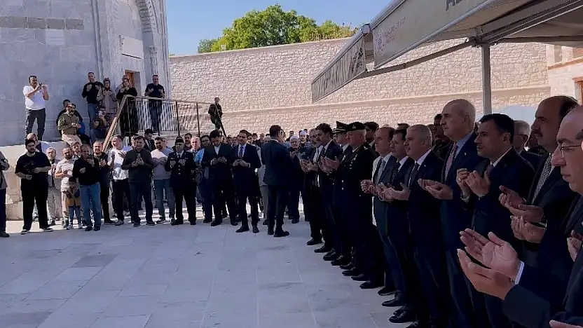 Numan Kurtulmuş Konya'da Sultanlar Türbesi'ndeki törene katıldı