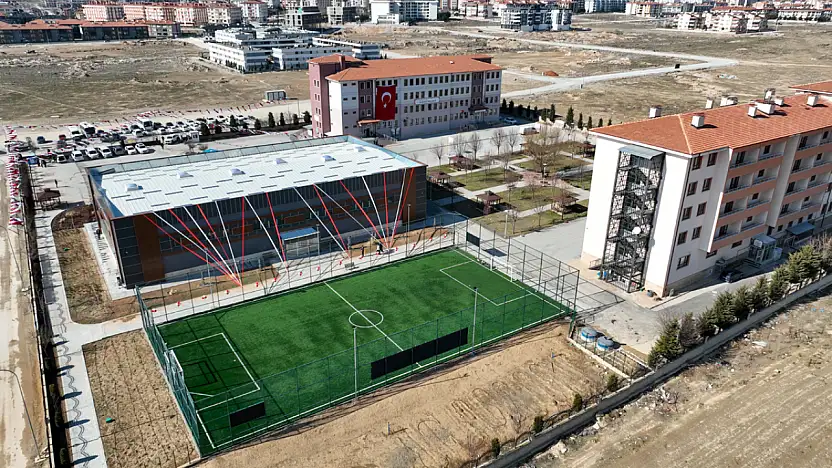 Selçuklu'da 67 milyonluk dev dokunuş: Fen Lisesi spor kompleksine kavuştu!