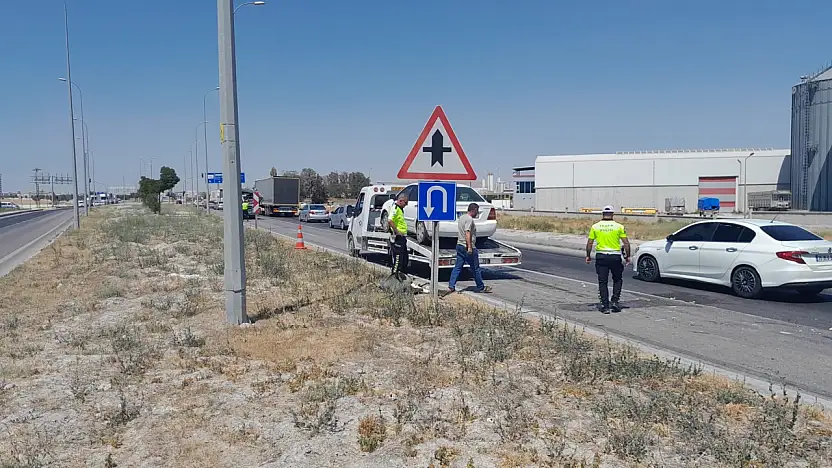 Son dakika: Konya 3 otomobil birbirine girdi trafik kilitlendi: 9 yaralı!