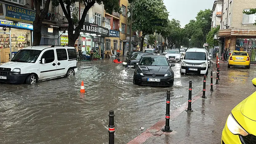 Sürücüler dikkat: Konya'da kuvvetli yağış sonrası o güzergahlar trafiğe kapatıldı!