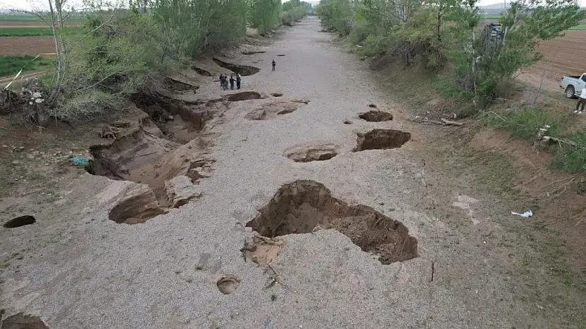 Toprak ayaklarımızın altından kayıyor! 150 bin kuyu Konya'yı yutuyor mu?
