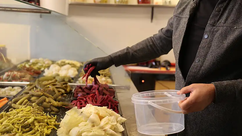 Turşu sezonu başladı! Bu yıl 85 çeşit tezgâhlarda yerini aldı