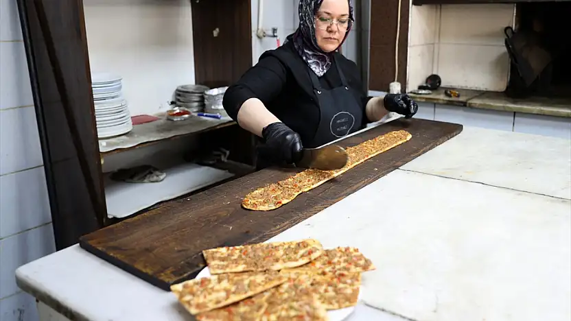Ustalara kızdı fırının başına geçti: Konya'da usta dayanmayan fırına 'Hanımeli' değdi!
