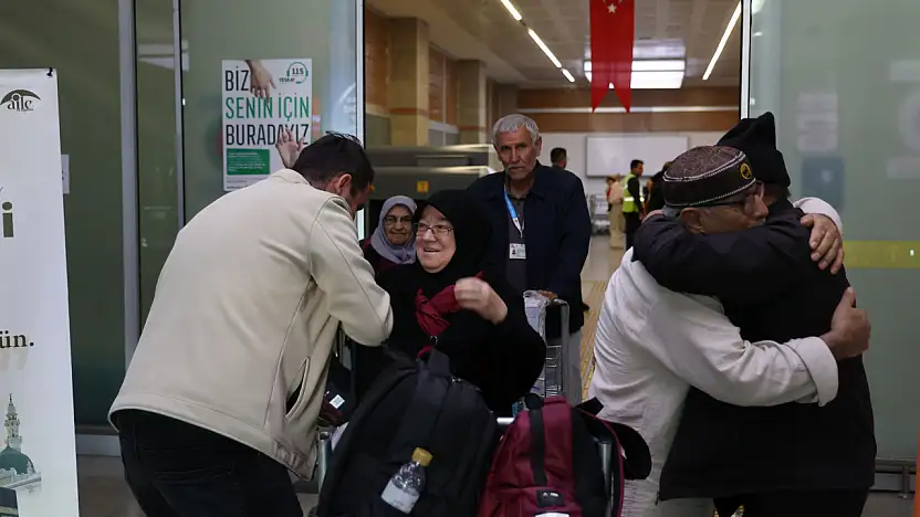 'Vefa Umresi'nin' Üçüncü Kafilesi Konya'ya Döndü! Başvurular Devam Ediyor