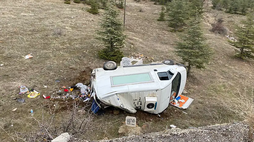 Yağıştan kayganlaşan Konya yolunda facia: Kamyonet şarampole uçtu