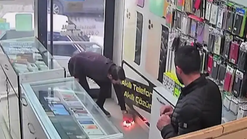 Yer Konya: Tamir edilen telefon bomba gibi patladı!