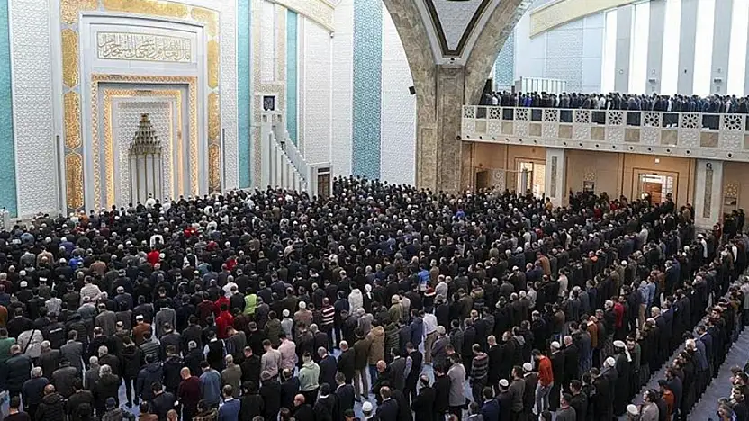 Yılın ilk Cuma hutbesi! 'Her Şey Allah'ı Anlatır'