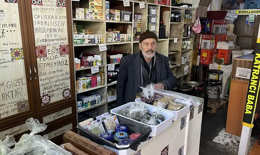 Ağacın gözyaşı şifa oldu! Konya'da 100 yıllık sırrı katrancı baba koruyor!