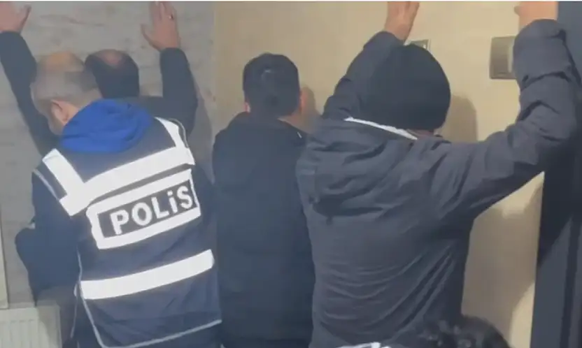 Ahlak büro affetmedi! Konya'da kumarhaneye çevrilen iş yerine baskın!