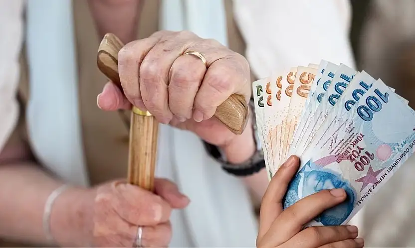 Ak Parti'den emekliler için yeni çalışma: 65 yaş üstüne özel ek ödeme gündemde!