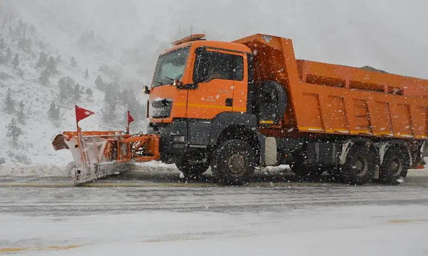 Alacabel'den geçecekler dikkat! 25 santimetreye ulaştı