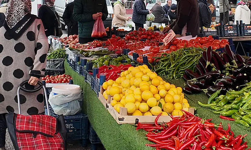 Antalya'yı sel vurdu, Konya'da etiketler uçtu: Pazarda 'kilo' devri kapandı!