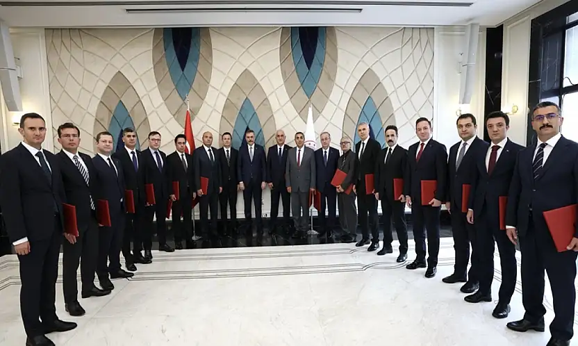 Bakan Çiftçi'den 17 isme başarı belgesi! Listede Konya da var