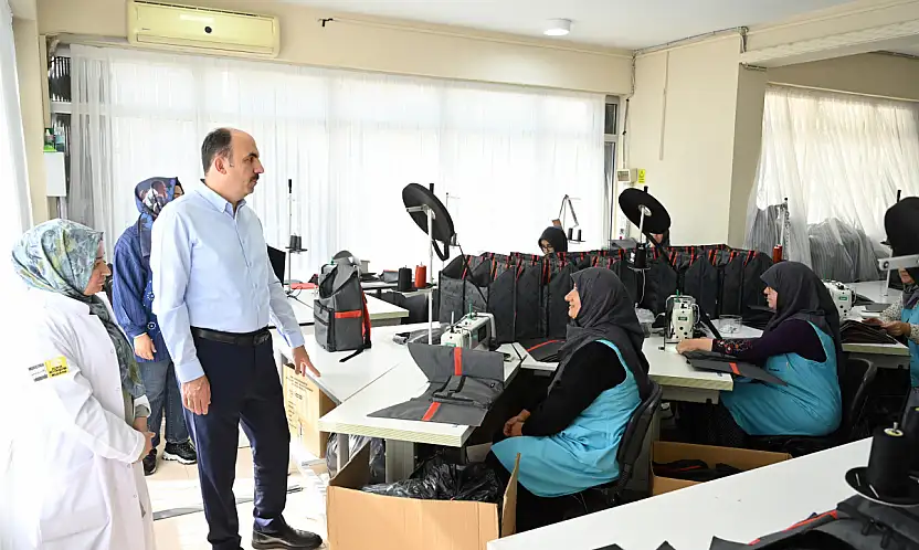 Başkan Altay'dan KOMEK'e ziyaret! Kadınlar 25 atölyede üretime ve ekonomiye katkı sağlıyor!