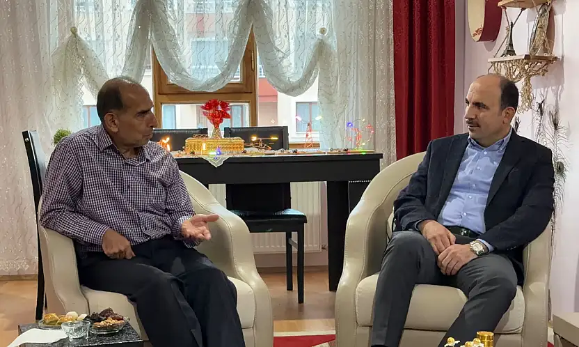 Başkan Altay umreden dönen aileleri ziyaret etti: Büyüklerimiz her zaman baş tacımız!