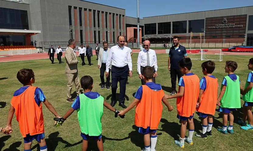 Başkan Altay ve Başkan Pekyatırmacı, geleceğin şampiyonlarıyla buluştu