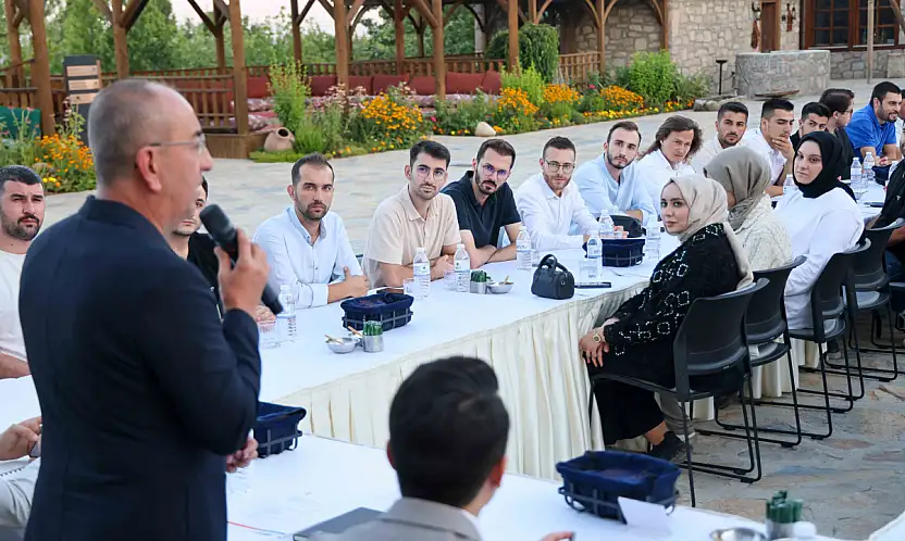 Başkan Kavuş gençlerle Müze Meram'da buluştu!