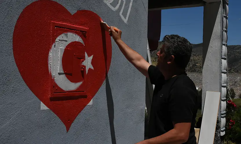 Böyle muhtar baş tacı edilir! Konya'daki mahalle duvarlarını ay yıldızla donattı