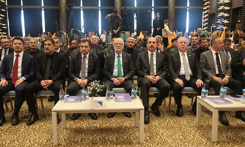 Elitaş'tan Meclis'teki yemin krizine sert tepki: Demokrasiyi askıya aldılar!