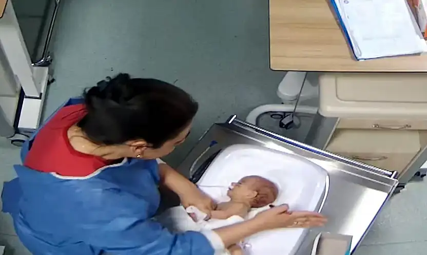 Hemşire 5 günlük bebeği işkenceyle engelli bıraktı!