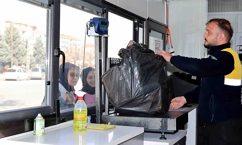 Karatay'da sıfır atık puanları sağlıklı ekmeğe dönüşüyor!