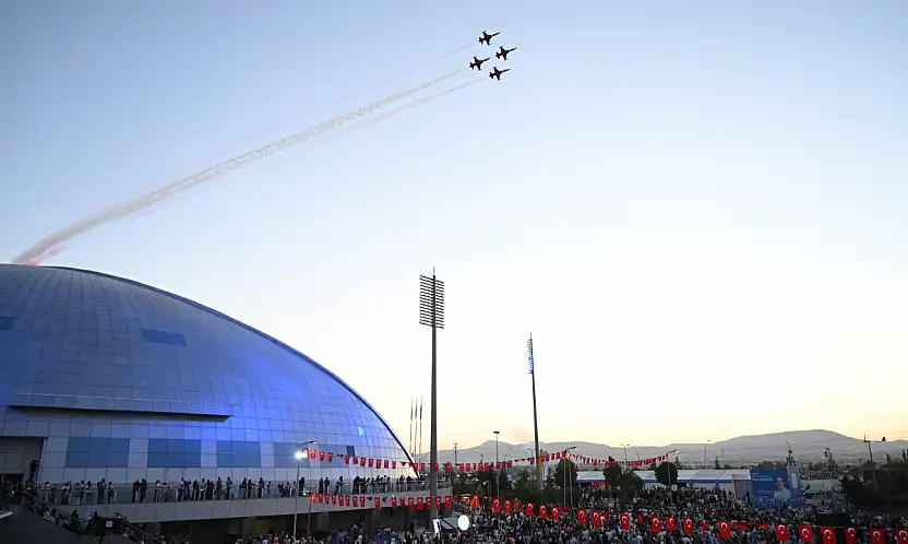 Konya Bilim Festivali'nde Türk Yıldızları ve dron şov büyüledi!