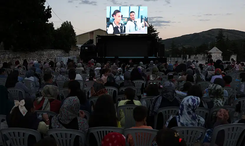 Konya'da 100 mahalle sinema ve eğlenceye doydu!