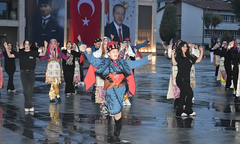 Konya'da 103 yıllık coşku zeybekle taçlandı!
