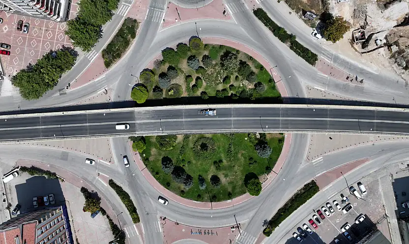 Konya'da 2 üst geçit yenilendi! Ulaşım artık daha konforlu ve güvenli