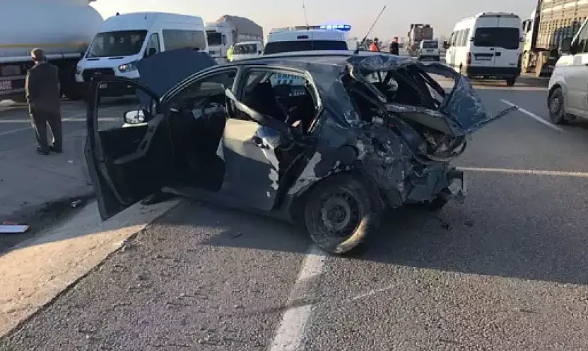 Konya'da 3 araç birbirine girdi! Öğretmen yaralandı