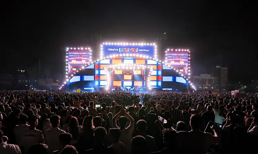 Konya'da 9 gün boyunca ücretsiz konser! İşte gün gün sahne alacak yıldızlar