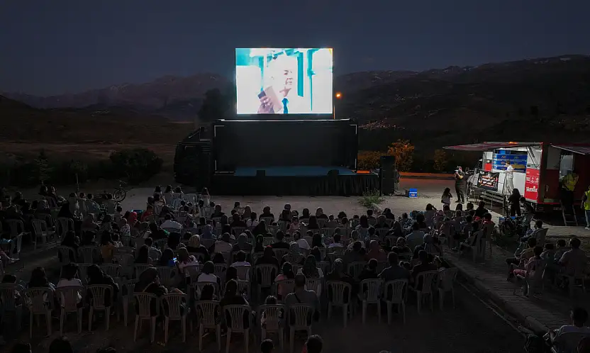 Konya'da açık hava sineması başladı! 'Sinema TIR'ı' yollarda!